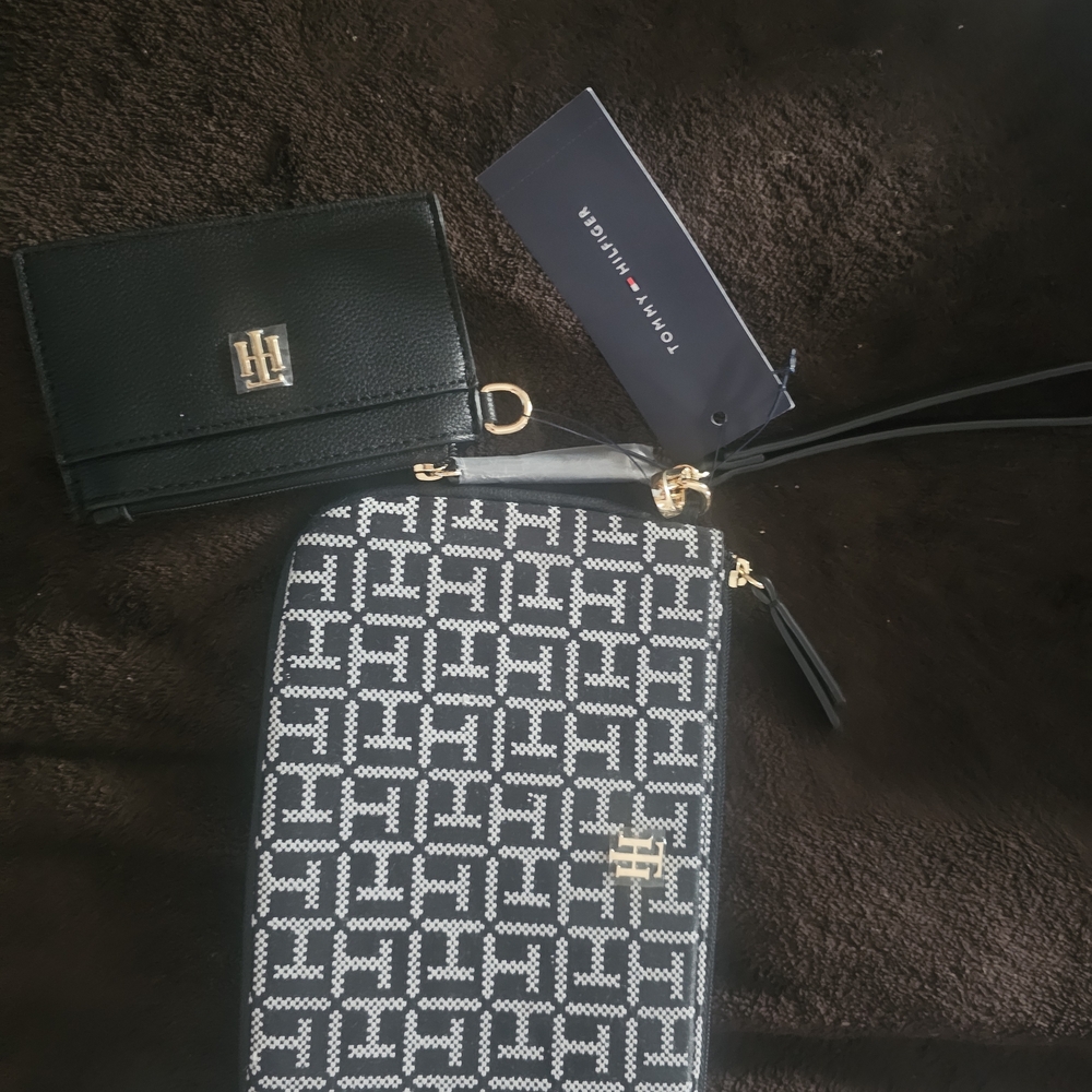 Tommy Hilfiger Black and White Key & Card Holder Set